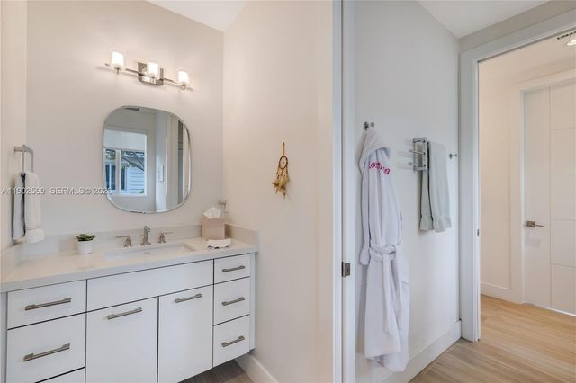 5602 SW 65th Ct, South Miami, FL 33143