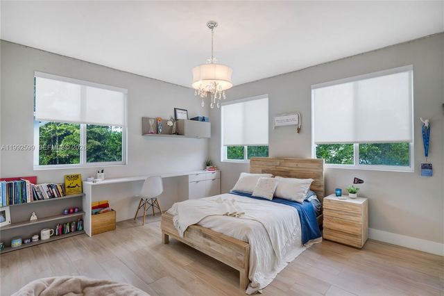 5602 SW 65th Ct, South Miami, FL 33143