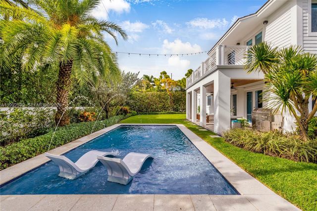 5602 SW 65th Ct, South Miami, FL 33143