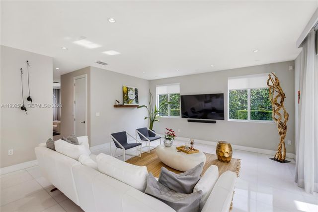 5602 SW 65th Ct, South Miami, FL 33143