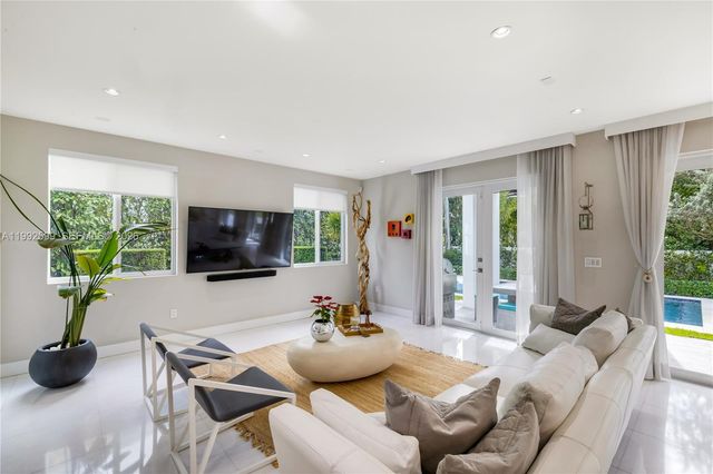 5602 SW 65th Ct, South Miami, FL 33143