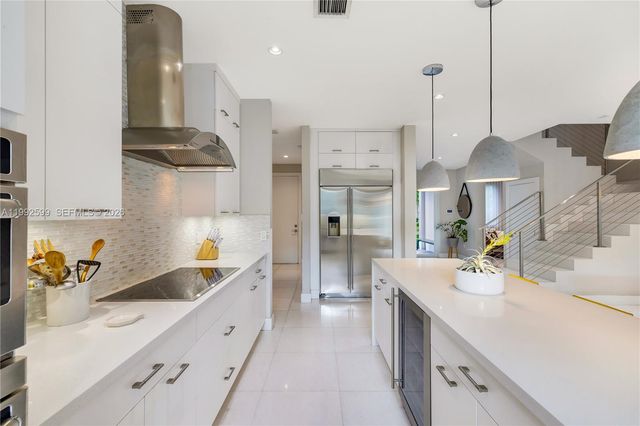 5602 SW 65th Ct, South Miami, FL 33143