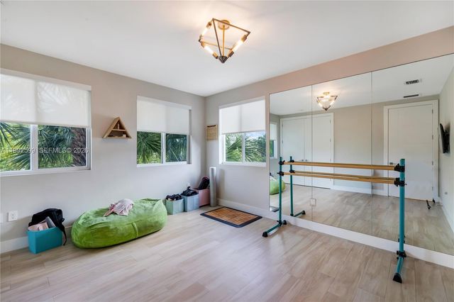 5602 SW 65th Ct, South Miami, FL 33143