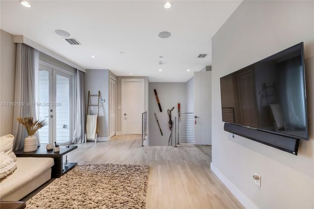 5602 SW 65th Ct, South Miami, FL 33143