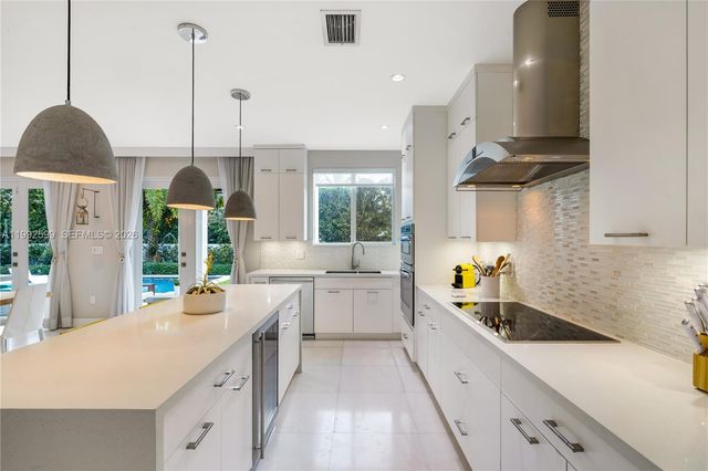 5602 SW 65th Ct, South Miami, FL 33143