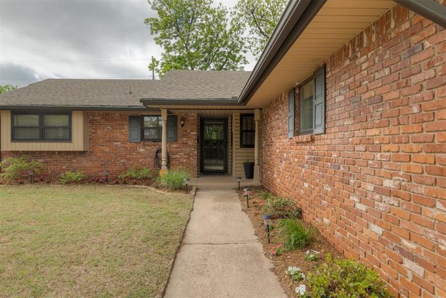 5624 NW 61st Street, Warr Acres, OK 73122