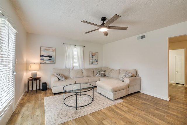 5624 NW 61st Street, Warr Acres, OK 73122
