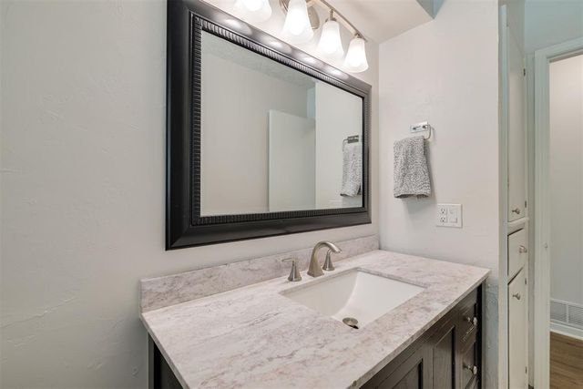 5624 NW 61st Street, Warr Acres, OK 73122