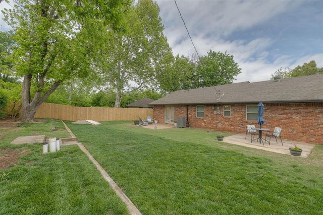 5624 NW 61st Street, Warr Acres, OK 73122