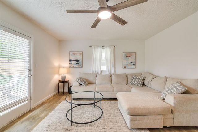 5624 NW 61st Street, Warr Acres, OK 73122