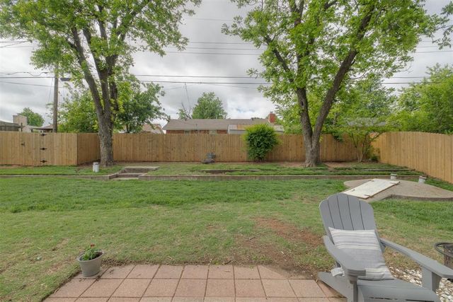 5624 NW 61st Street, Warr Acres, OK 73122