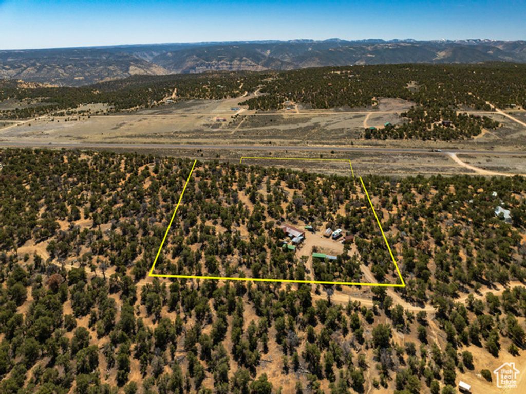 Image 2 of property listing at 33383 W 8000 S, Duchesne, UT 84021