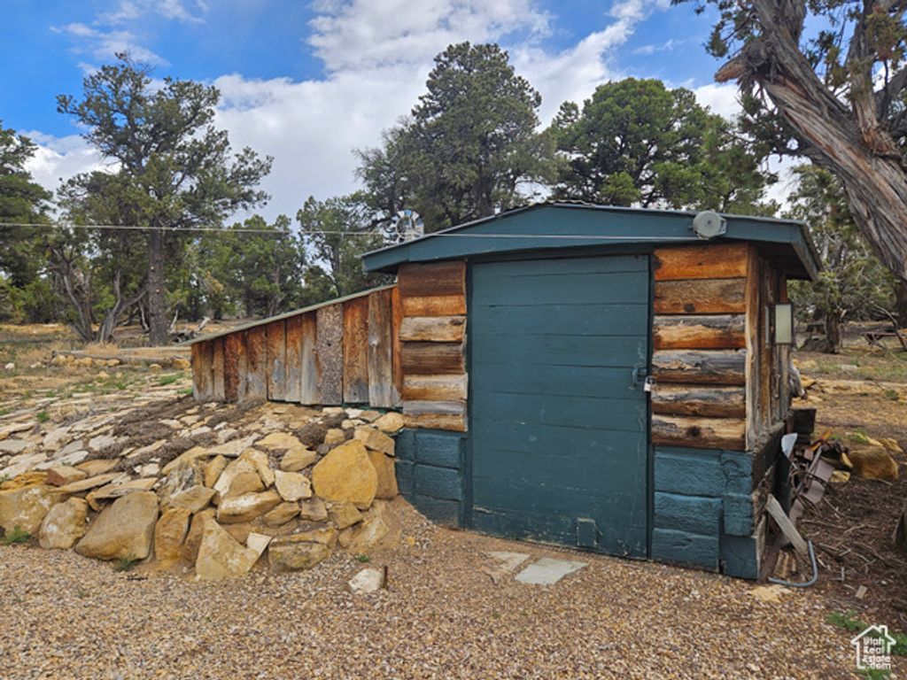 Image 16 of property listing at 33383 W 8000 S, Duchesne, UT 84021