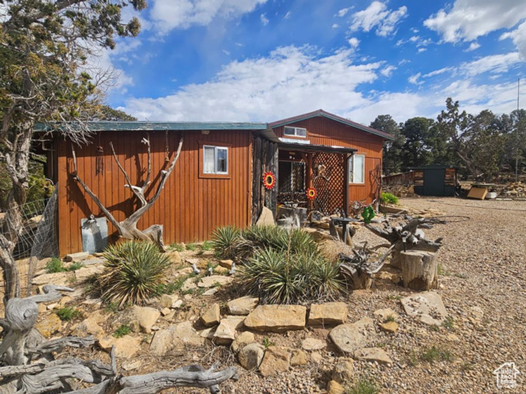 Image 8 of property listing at 33383 W 8000 S, Duchesne, UT 84021