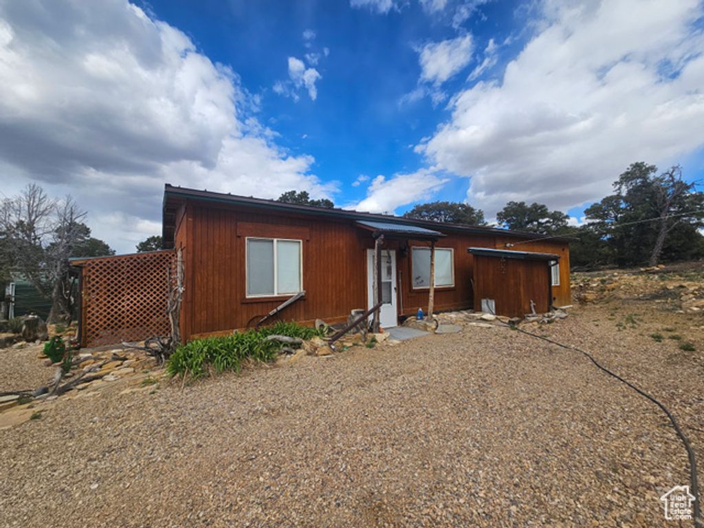 Image 9 of property listing at 33383 W 8000 S, Duchesne, UT 84021