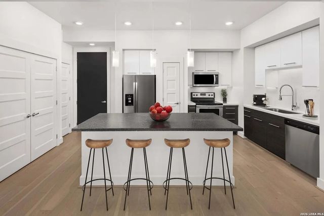 2727 Travis St Apt 316, Houston, TX 77006