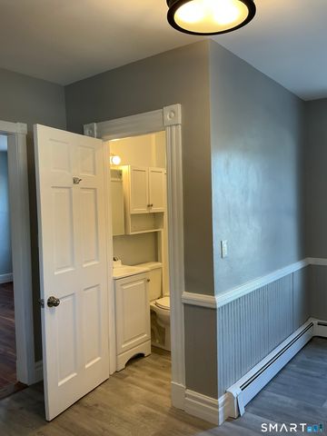 518 High Street 1st Fl N, Middletown, CT 06457