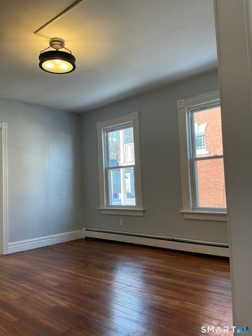 518 High Street 1st Fl N, Middletown, CT 06457