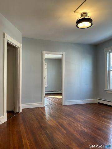 518 High Street 1st Fl N, Middletown, CT 06457