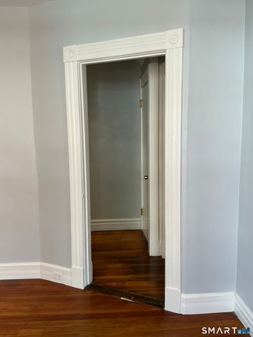 518 High Street 1st Fl N, Middletown, CT 06457