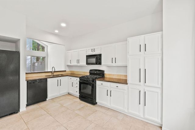 15 Breezy Point Place, The Woodlands, TX 77381