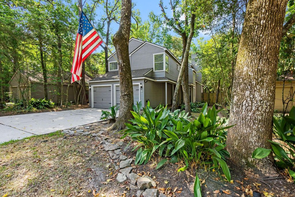 15 Breezy Point Place, The Woodlands, TX 77381