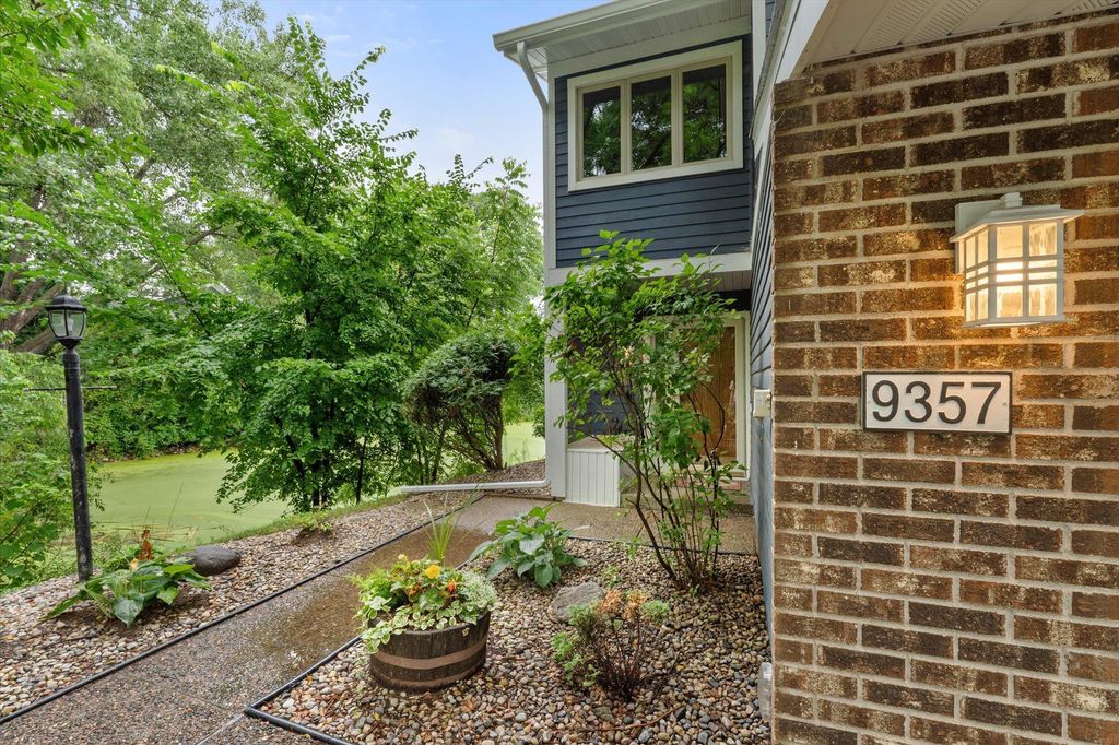 9357 Nesbitt Road, Bloomington, MN 55437