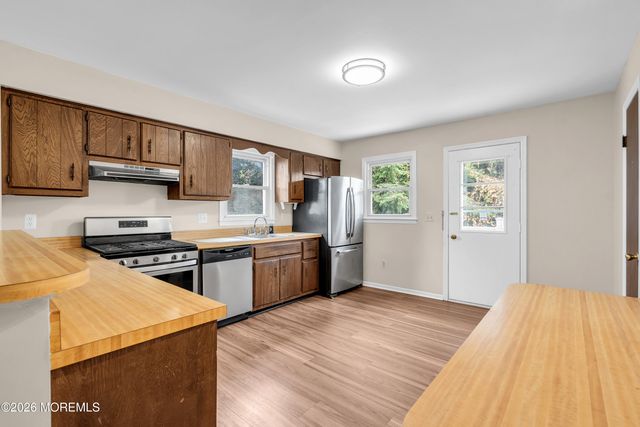 14 Dayton Avenue, Middlesex, NJ 08846
