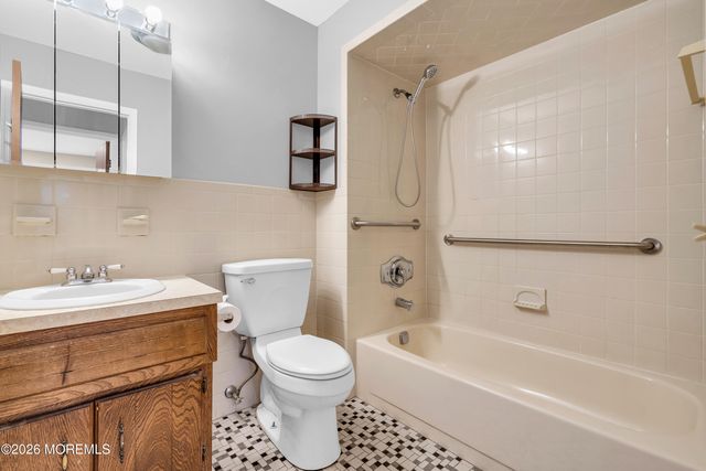 14 Dayton Avenue, Middlesex, NJ 08846