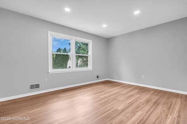 14 Dayton Avenue, Middlesex, NJ 08846