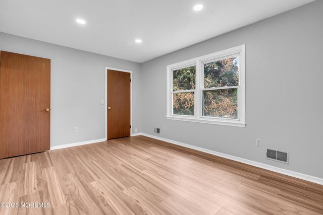 14 Dayton Avenue, Middlesex, NJ 08846