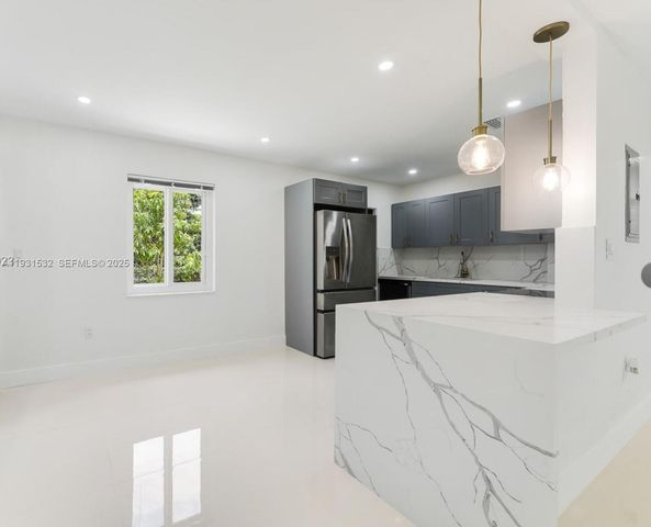 851 NW 146th St, Miami, FL 33168