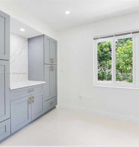 851 NW 146th St, Miami, FL 33168