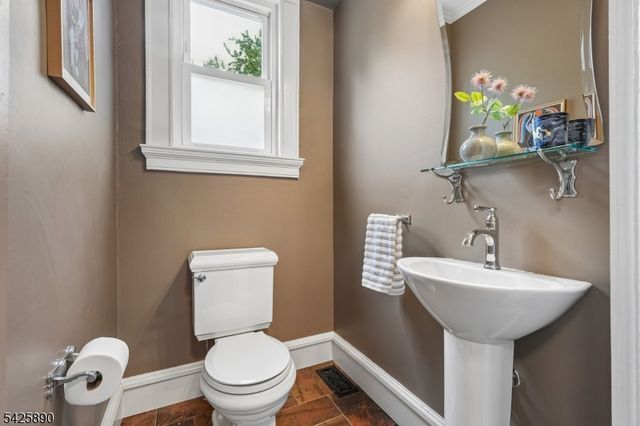 378 Park St, Montclair Twp., NJ 07043
