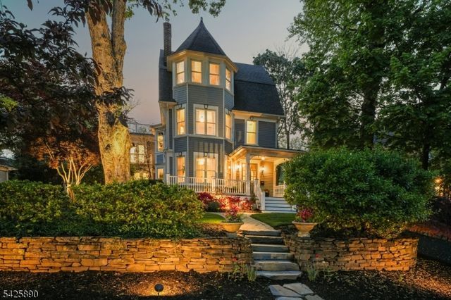 378 Park St, Montclair Twp., NJ 07043