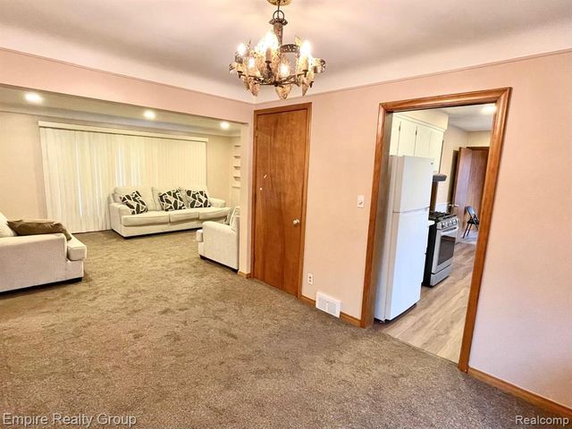 1031 N Vernon Street, Dearborn, MI 48128