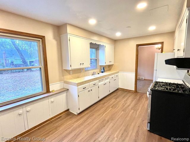 1031 N Vernon Street, Dearborn, MI 48128