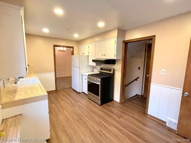 1031 N Vernon Street, Dearborn, MI 48128