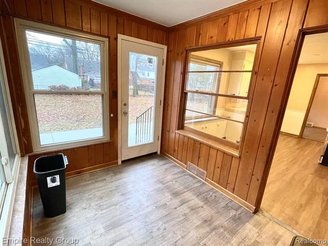 1031 N Vernon Street, Dearborn, MI 48128