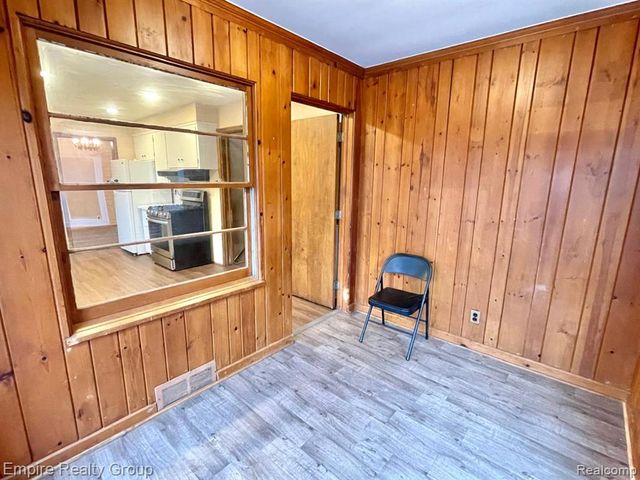 1031 N Vernon Street, Dearborn, MI 48128