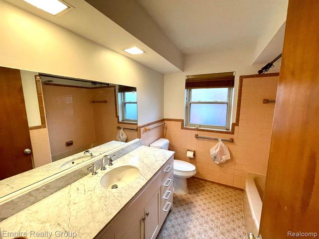 1031 N Vernon Street, Dearborn, MI 48128