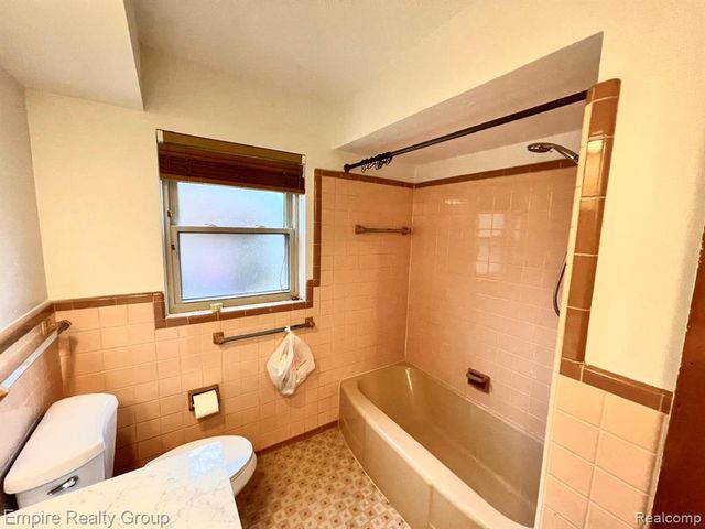 1031 N Vernon Street, Dearborn, MI 48128