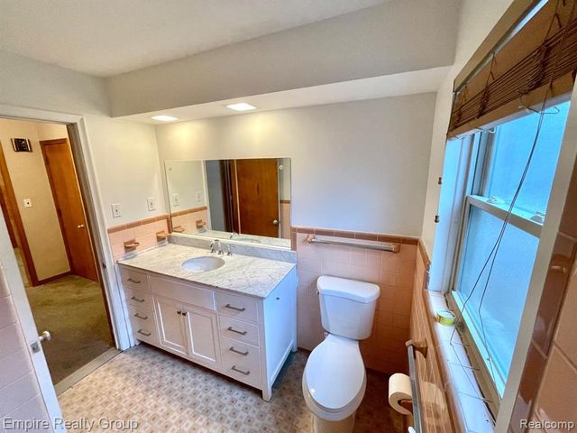 1031 N Vernon Street, Dearborn, MI 48128