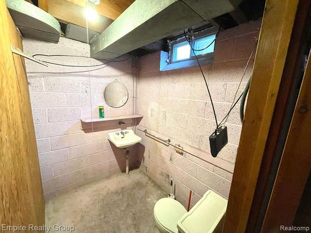 1031 N Vernon Street, Dearborn, MI 48128