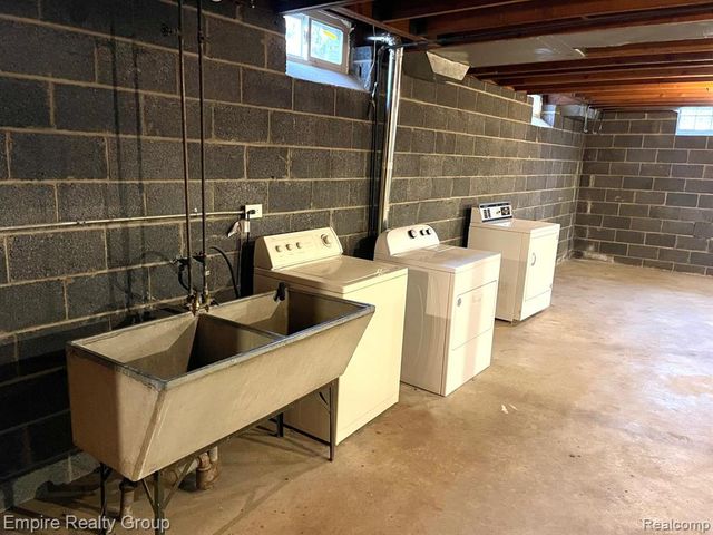 1031 N Vernon Street, Dearborn, MI 48128