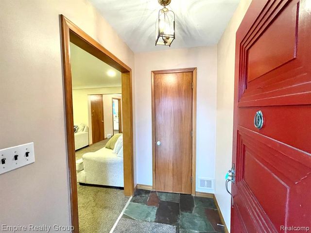 1031 N Vernon Street, Dearborn, MI 48128