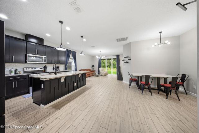 1034 Chelan Falls Drive, Deland, FL 32724