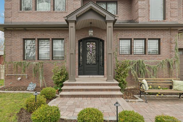 23 Ogden Avenue, East Williston, NY 11596