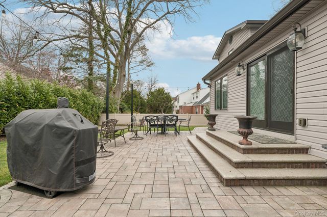 23 Ogden Avenue, East Williston, NY 11596