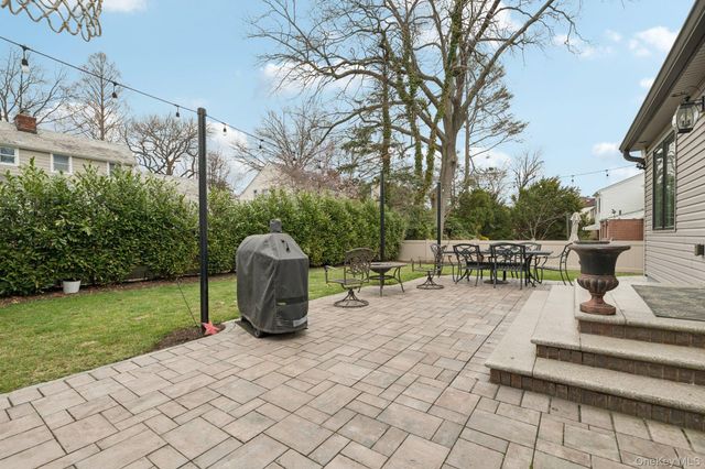 23 Ogden Avenue, East Williston, NY 11596